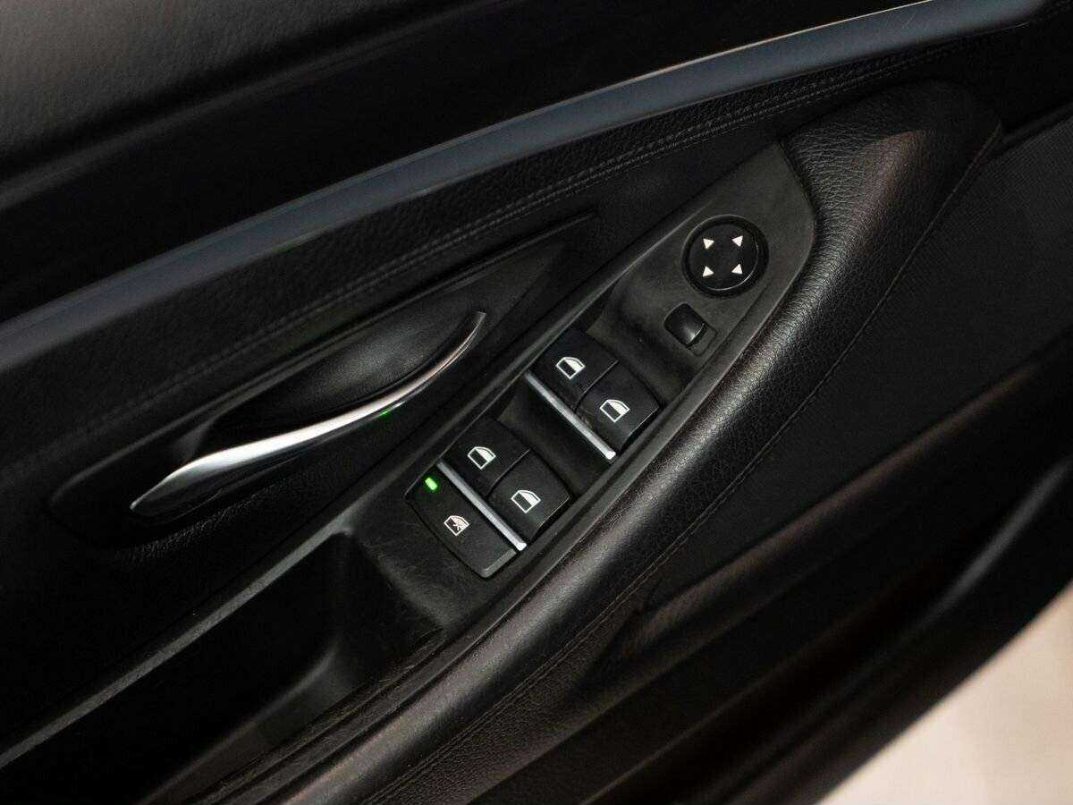 BMW 5 серии 525d xDrive, 2012 Фото №16