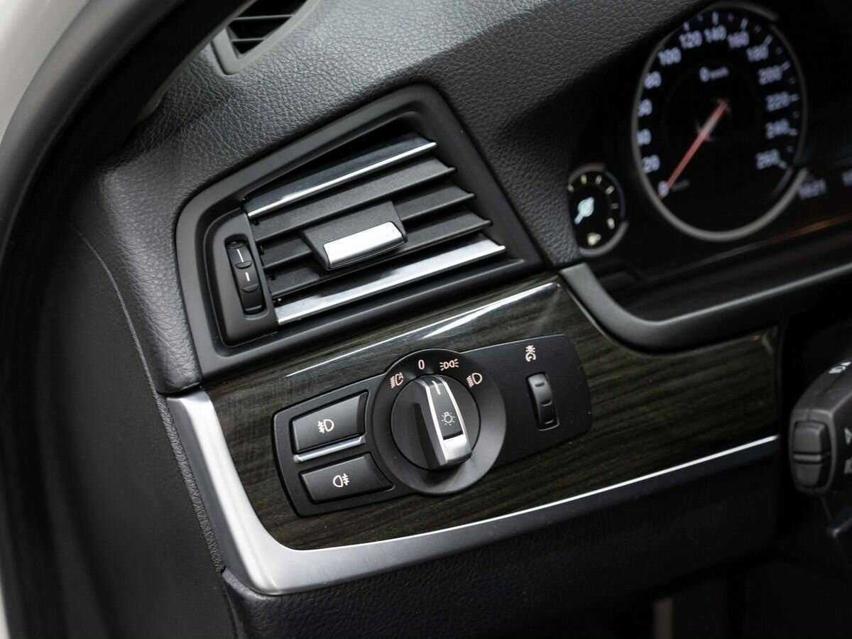 BMW 5 серии 530d xDrive, 2016 Фото №22