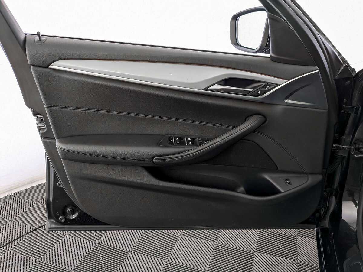 BMW 5 серии 520i, 2018 Фото №14