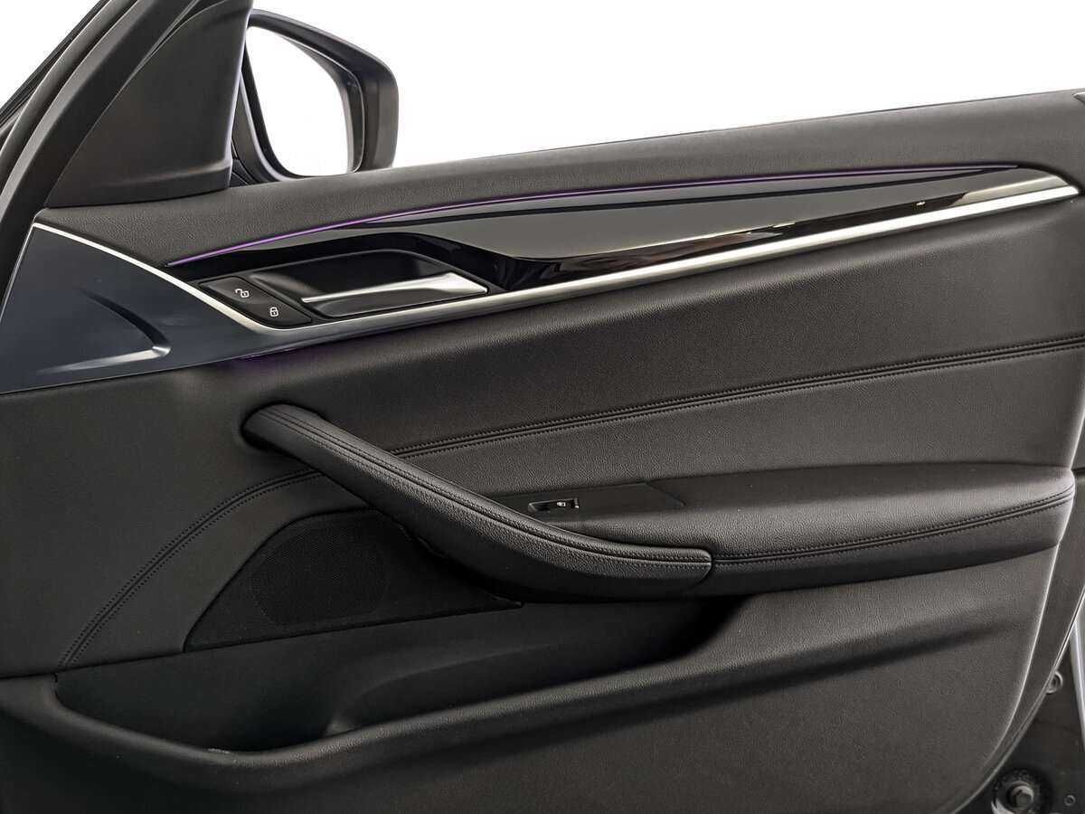 BMW 5 серии 520d xDrive, 2017 Фото №21