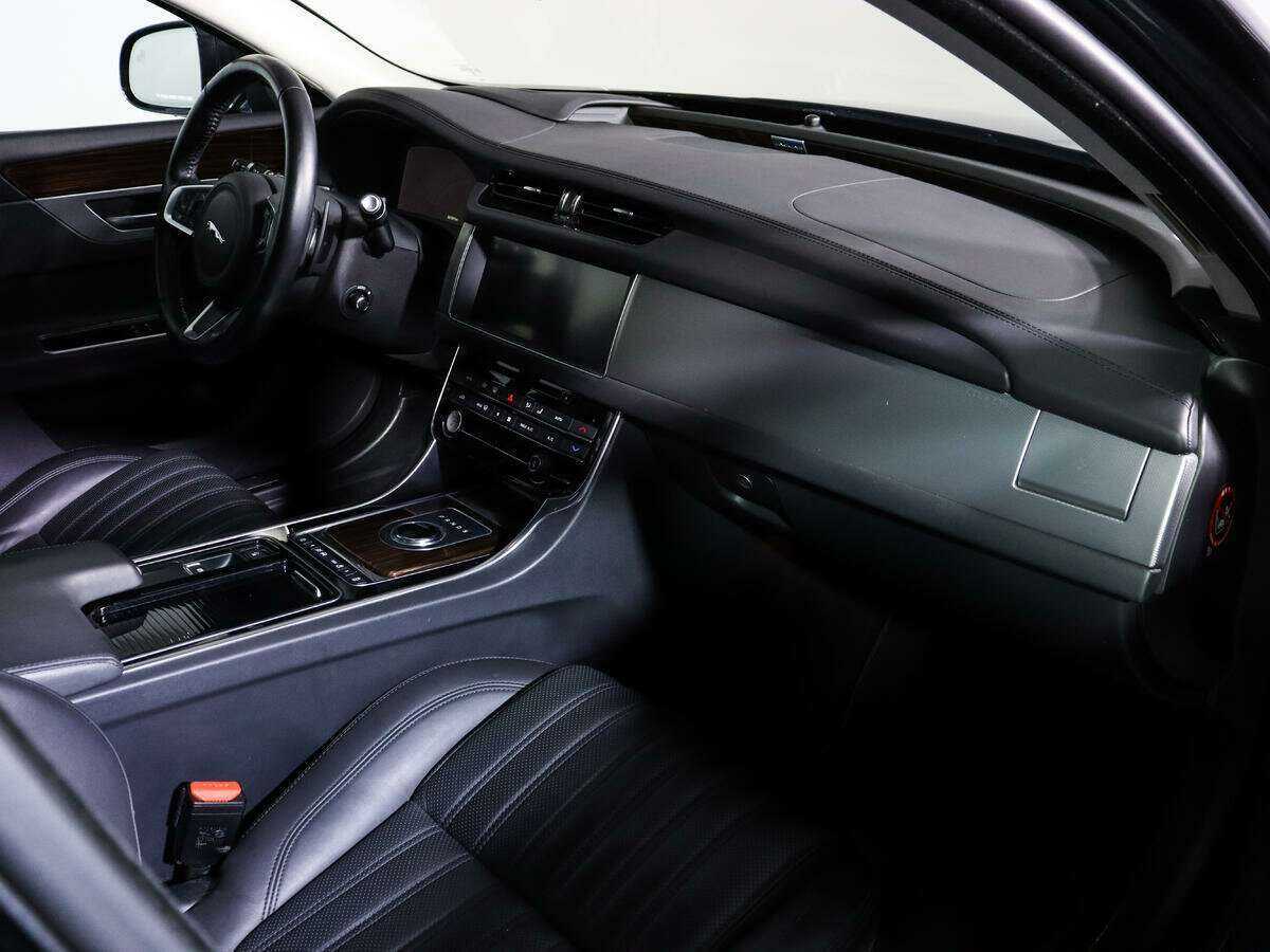 Jaguar XF, 2018 Фото №8