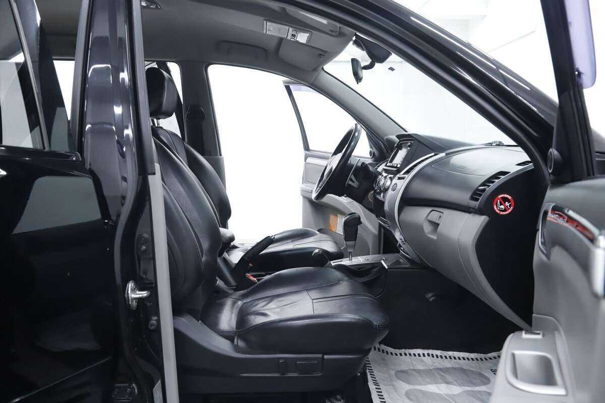 Mitsubishi Pajero Sport, 2015 Фото №16