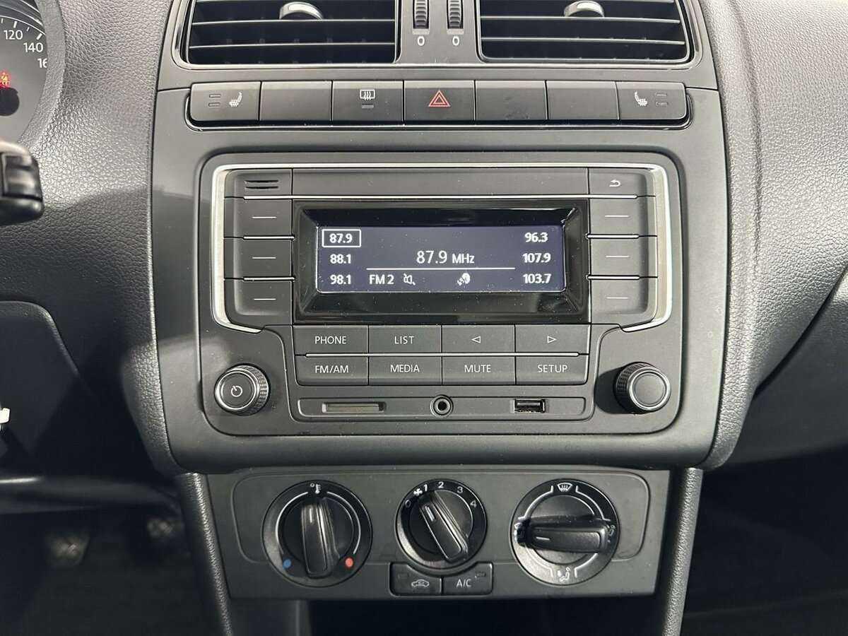 Volkswagen Polo, 2016 Фото №12