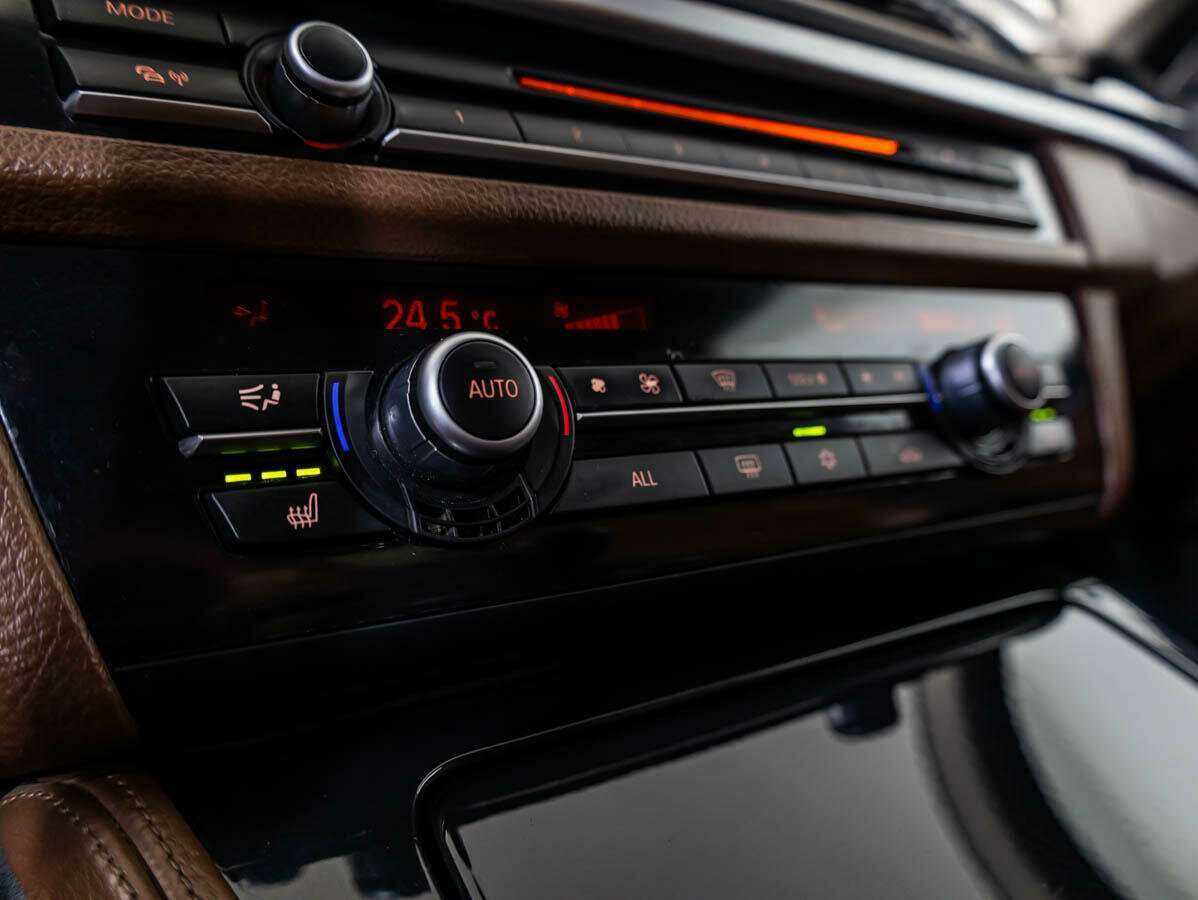 BMW 5 серии 525d xDrive, 2012 Фото №13