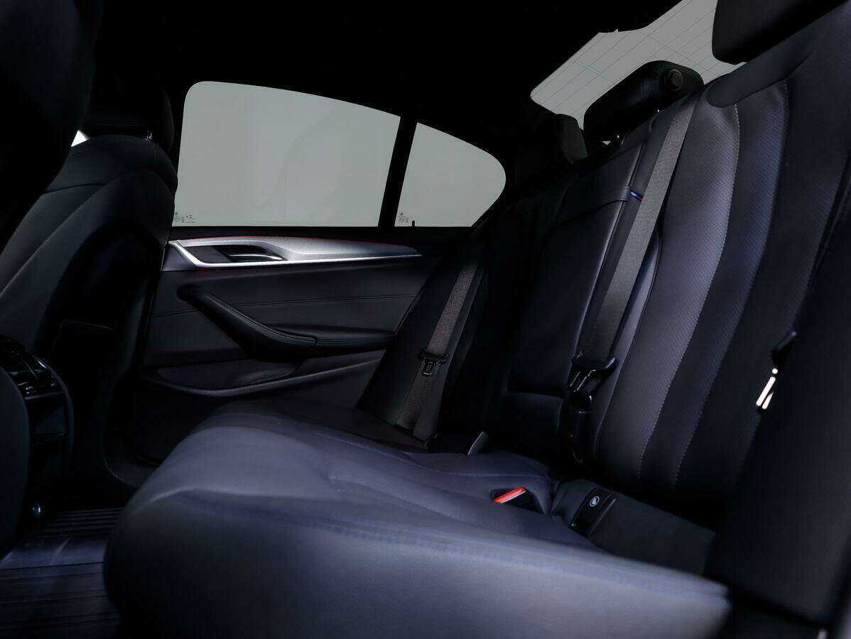 BMW 5 серии 520d xDrive, 2018 Фото №11