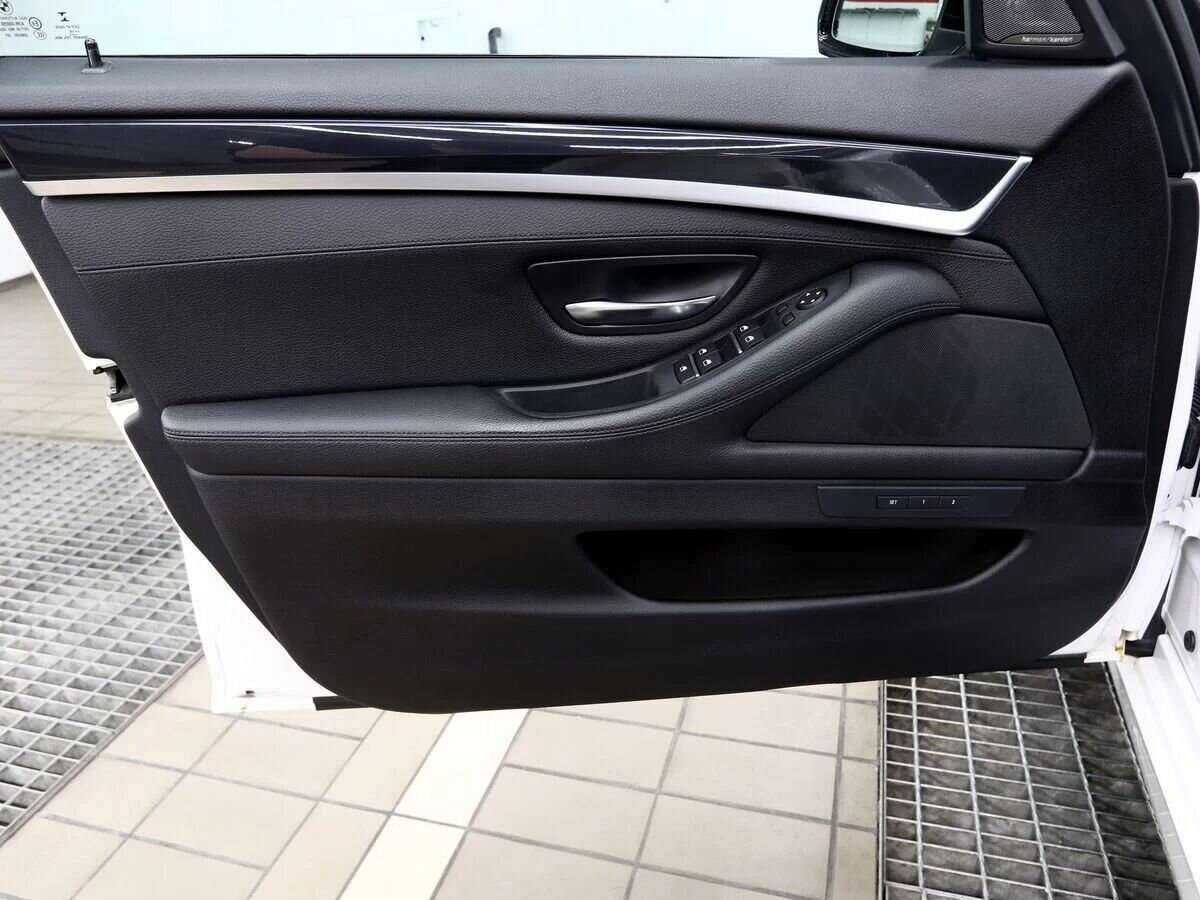 BMW 5 серии 528i xDrive, 2016 Фото №14