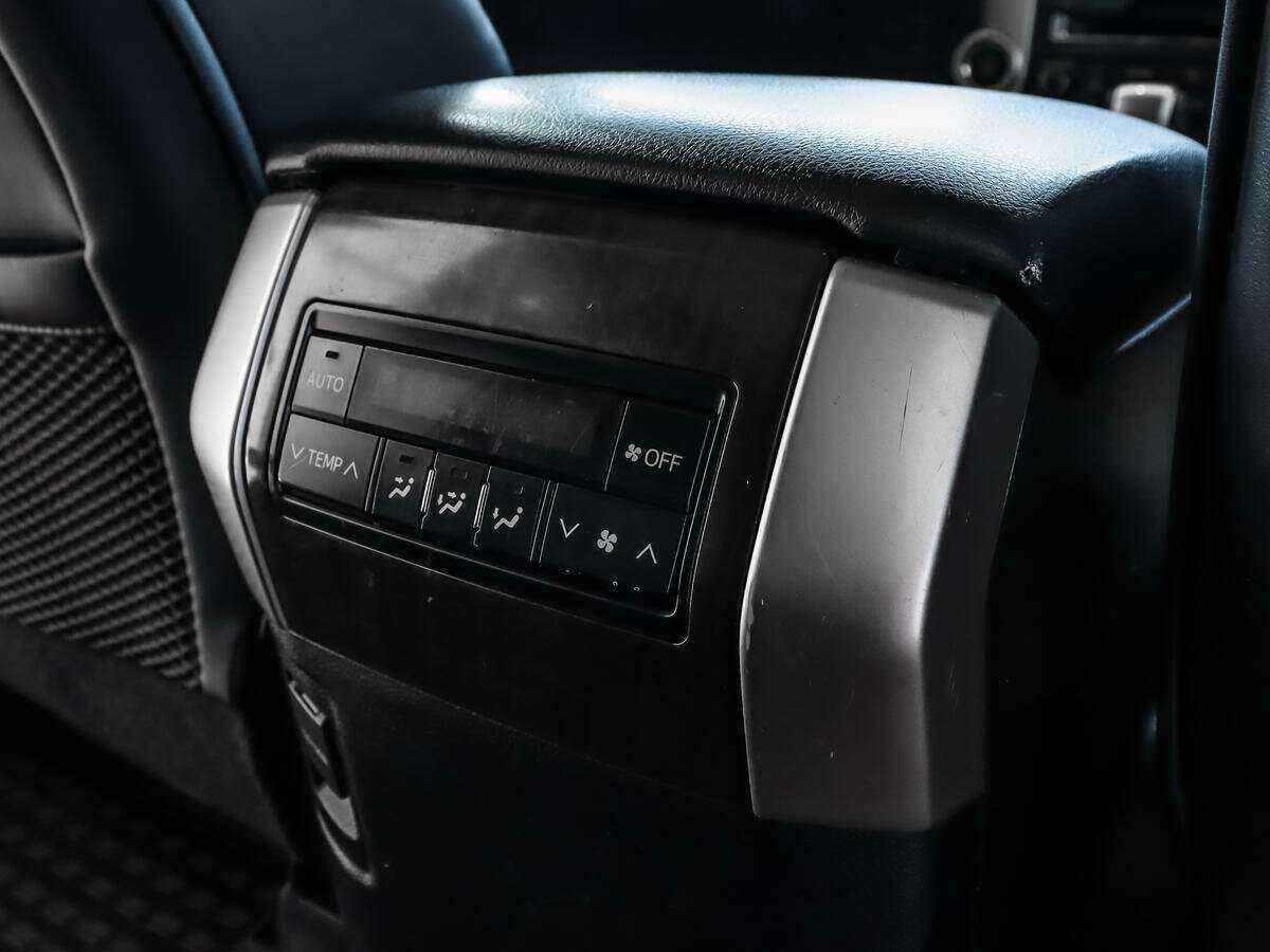 Toyota Land Cruiser Prado, 2012 Фото №13