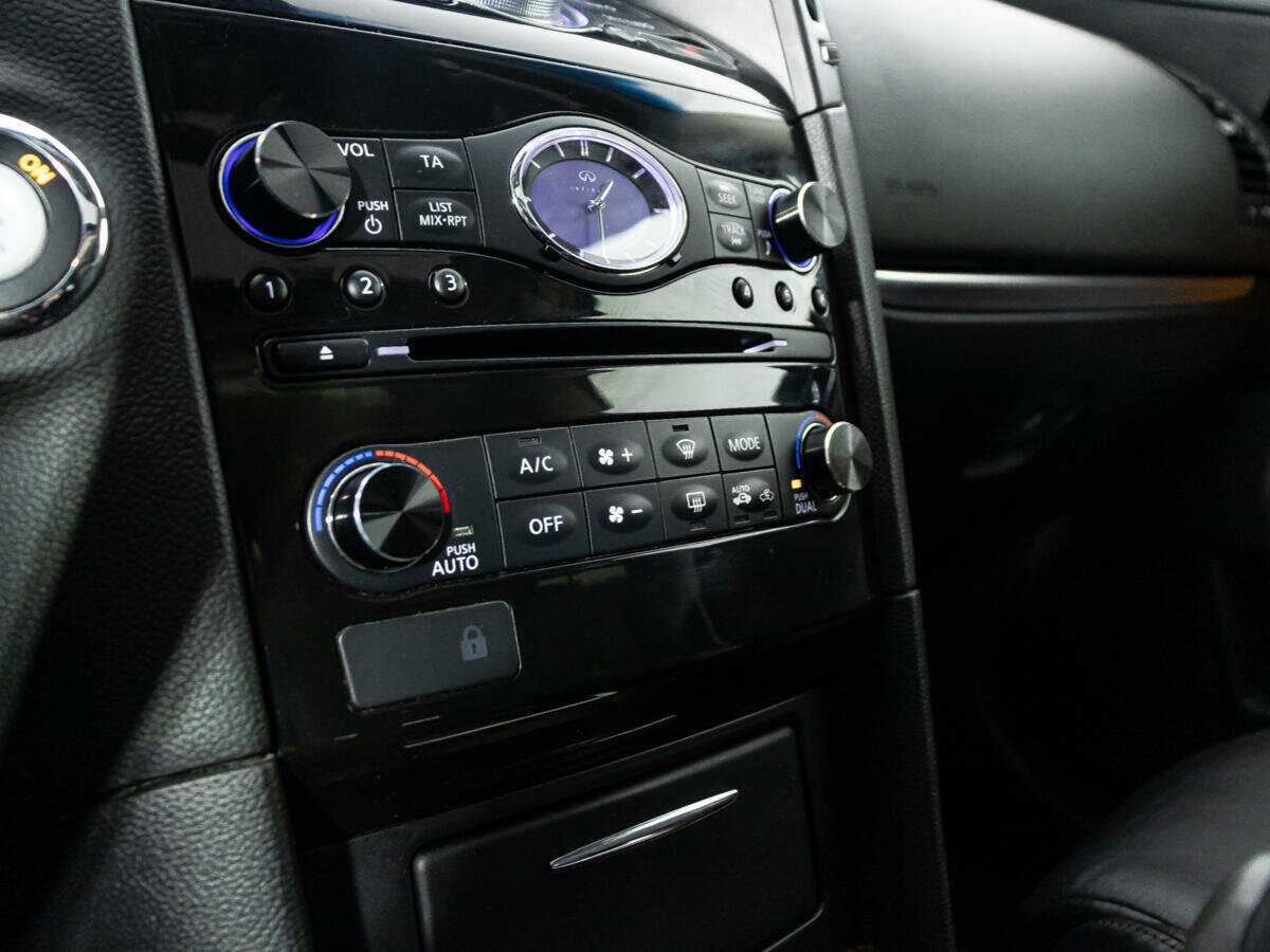 Infiniti FX37, 2012 Фото №17