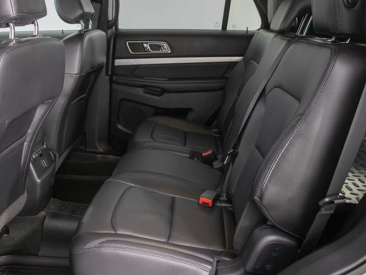 Ford Explorer, 2017 Фото №15