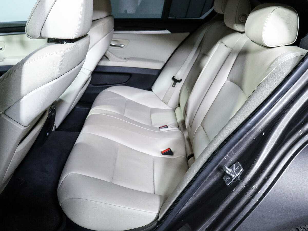 BMW 5 серии 535i xDrive, 2012 Фото №10