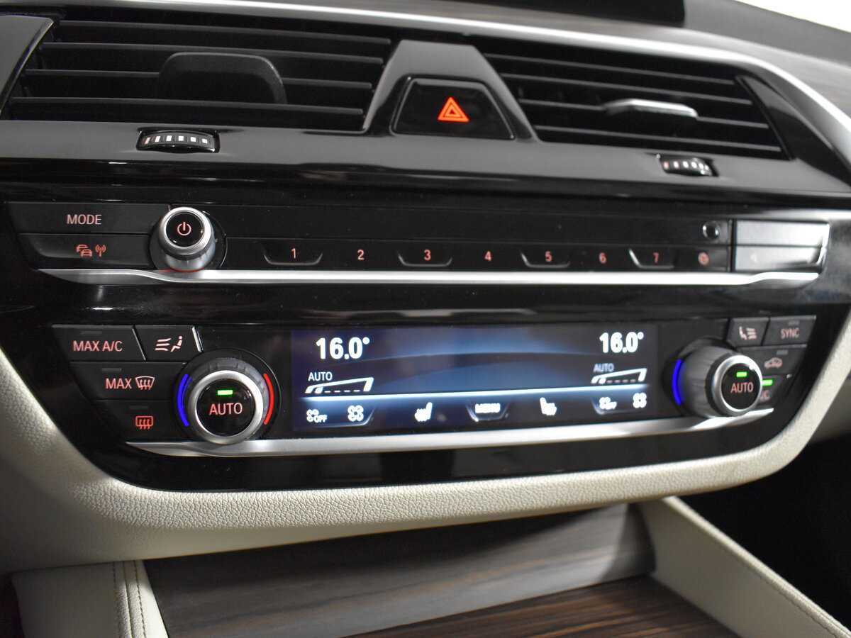 BMW 5 серии 520d xDrive, 2019 Фото №21