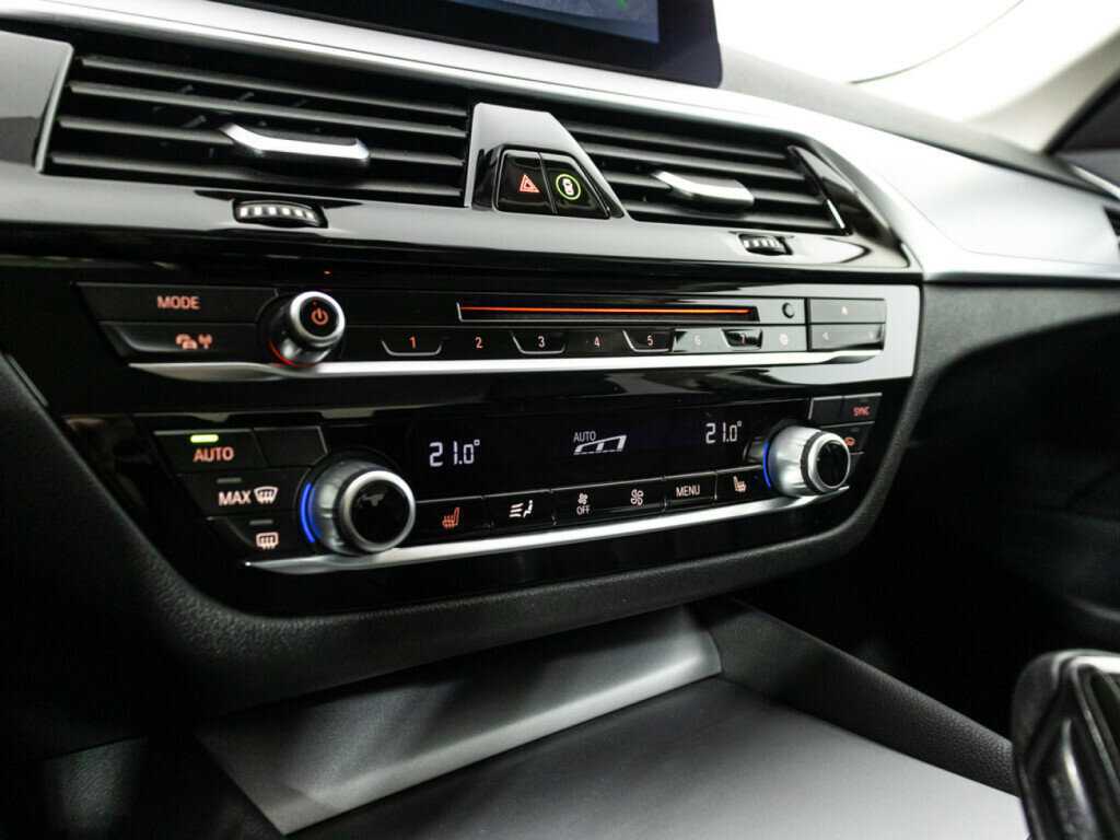 BMW 5 серии 520d xDrive, 2018 Фото №18