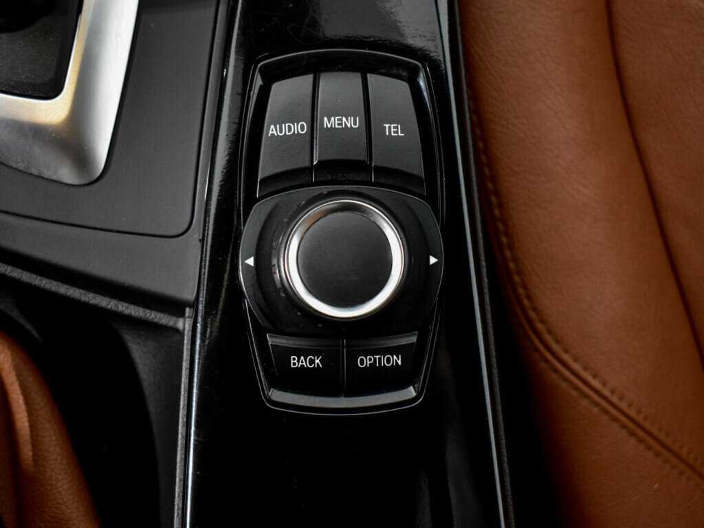 BMW 3 серии 318i, 2017 Фото №12