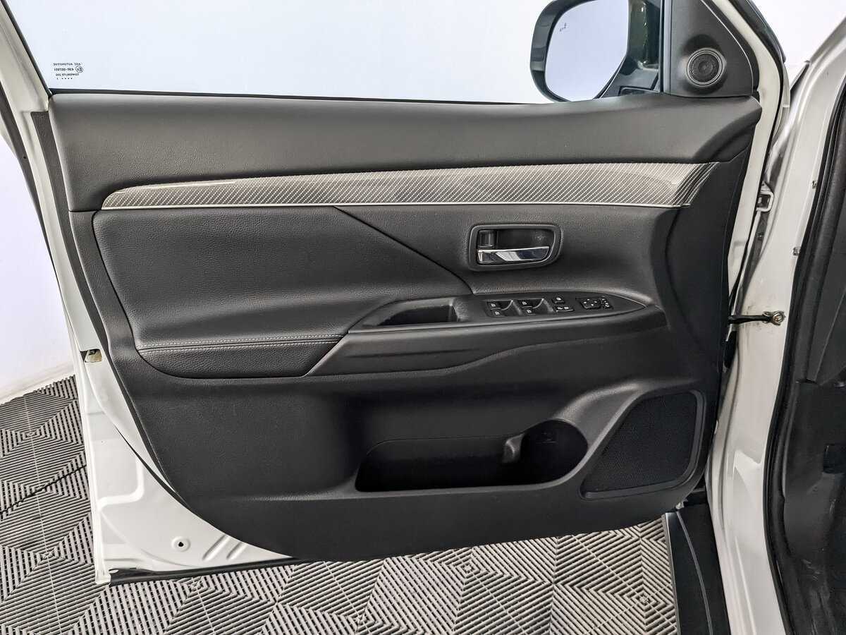 Mitsubishi Outlander, 2021 Фото №17