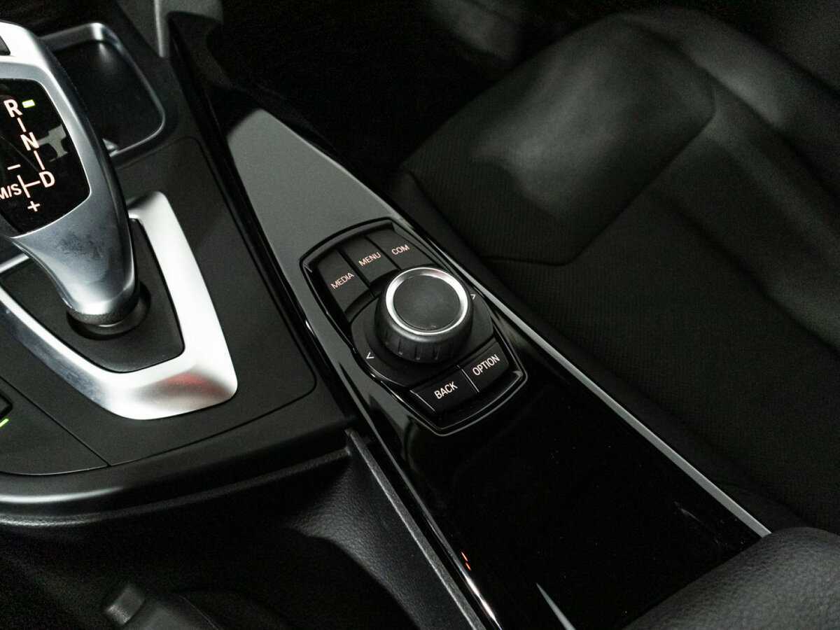 BMW 3 серии 318i, 2018 Фото №18