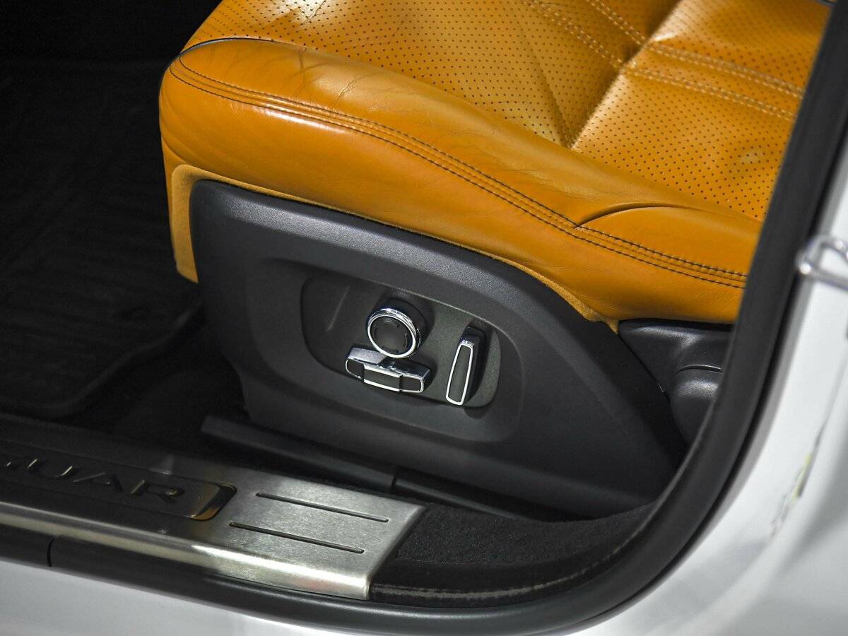 Jaguar XJ, 2016 Фото №16