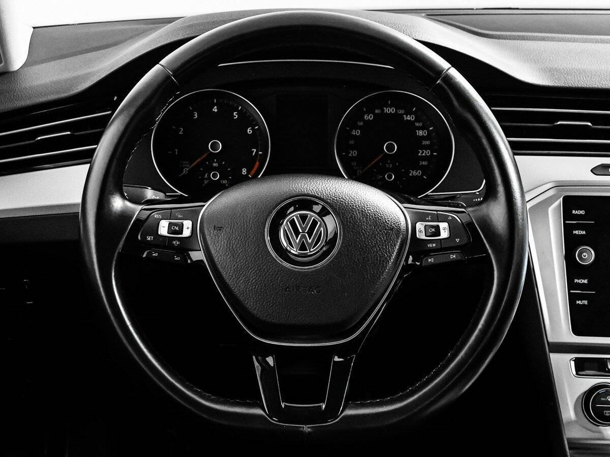 Volkswagen Passat, 2018 Фото №12
