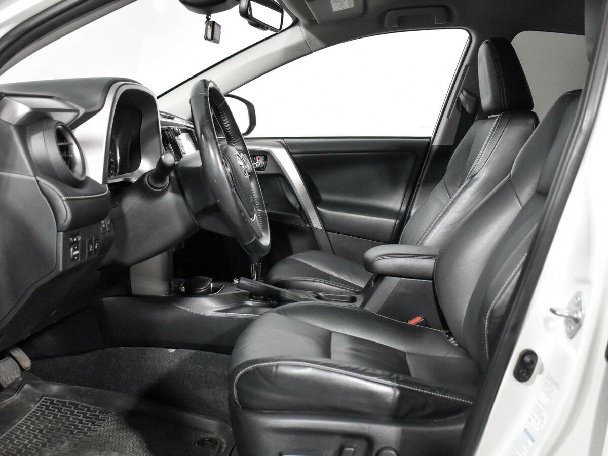 Toyota RAV4 IV (XA40) Рестайлинг, 2017 Фото №10